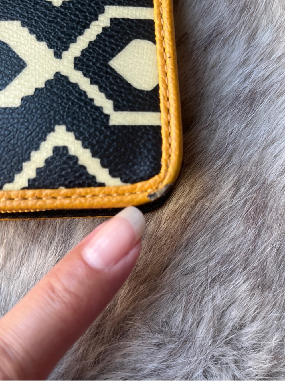 Relic L-Zip Wallet - Picture 12 of 13